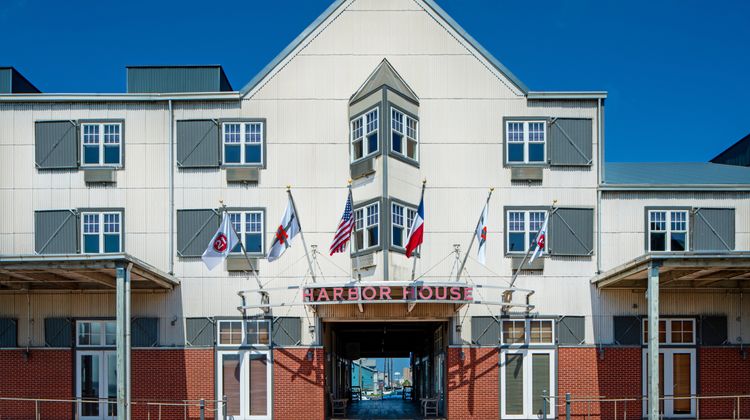 Harbor House Hotel & Marina at Pier 21 Exterior