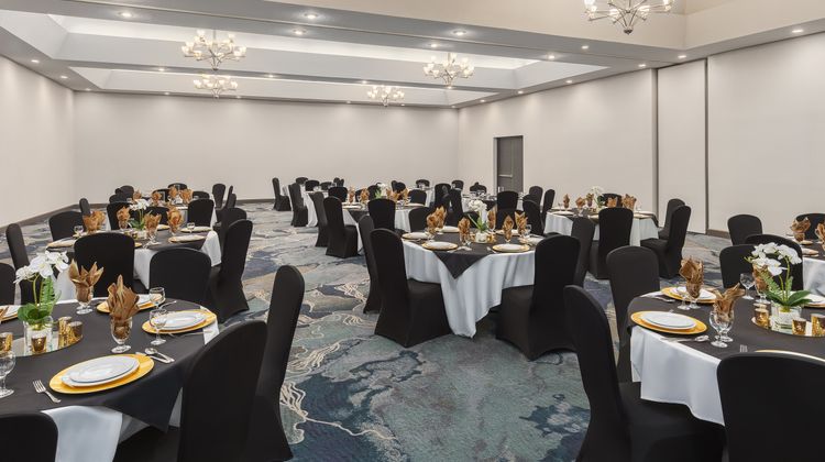Holiday Inn Oakville Centre Ballroom