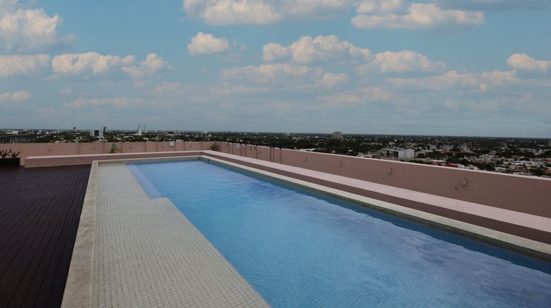 <b>Crowne Plaza Merida Pool</b>. Images powered by <a href="https://www.leonardoworldwide.com/" title="Leonardo Worldwide" target="_blank">Leonardo</a>.