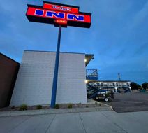 Capital O Budget Inn Ontario Exterior