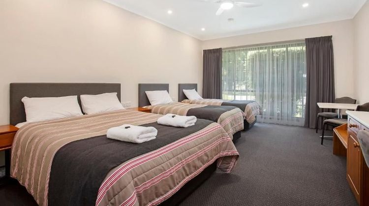 Manifold Motor Inn Room
