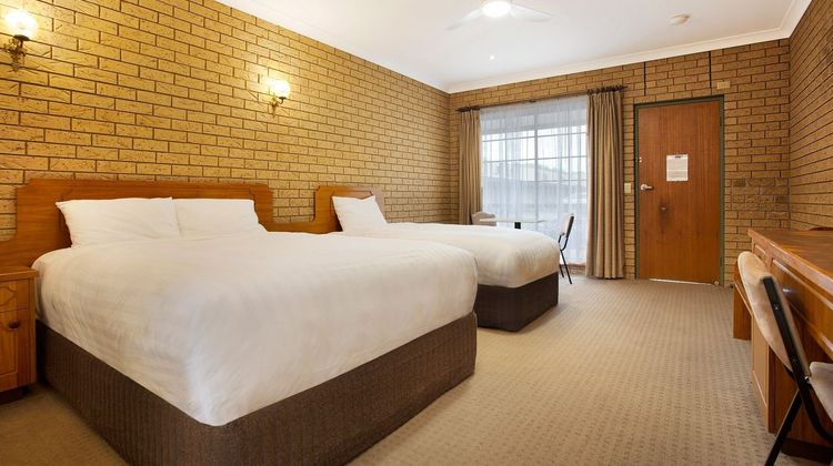Manifold Motor Inn Room