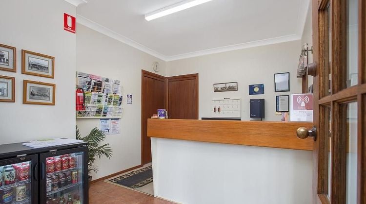 Manifold Motor Inn Lobby