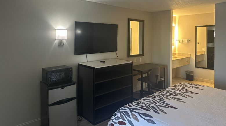 <b>Red Roof Inn Media, PA Room</b>. Images powered by <a href="https://www.leonardoworldwide.com/" title="Leonardo Worldwide" target="_blank">Leonardo</a>.