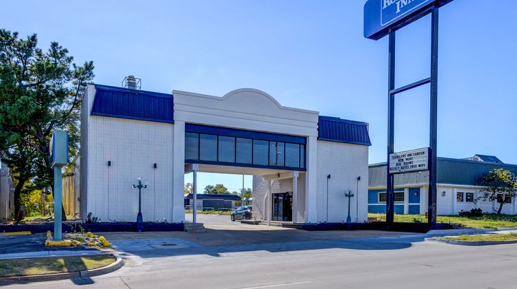 Capital O Travelers Inn Lawton Exterior