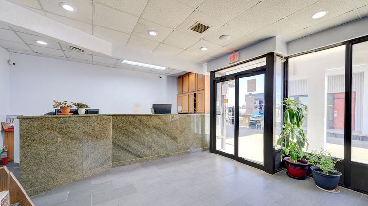Capital O Travelers Inn Lawton Lobby