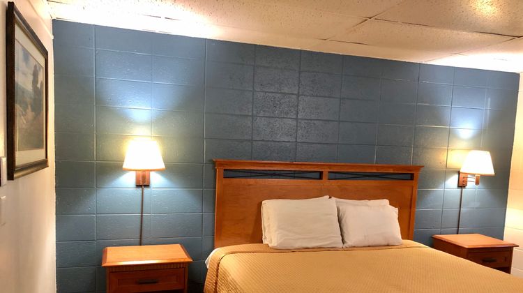 Capital O Budget Inn Ontario Room