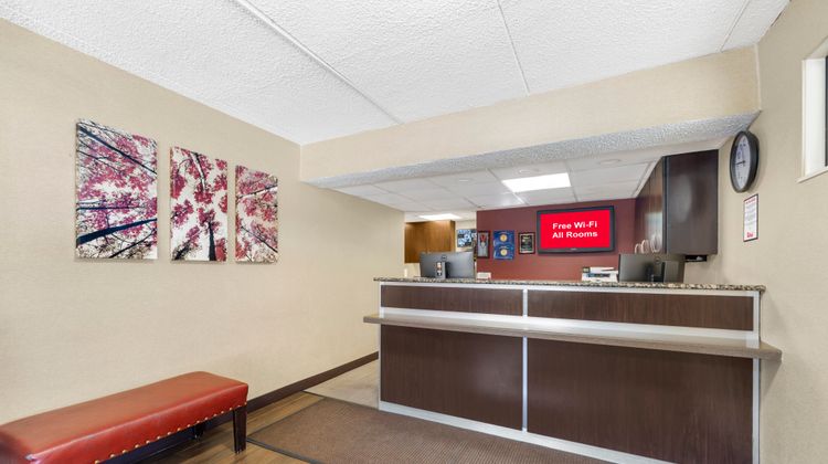 Red Roof Inn Buffalo - Niagara Airport Lobby