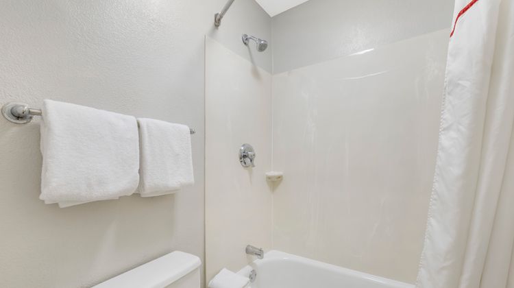 Red Roof Inn Buffalo - Niagara Airport Room