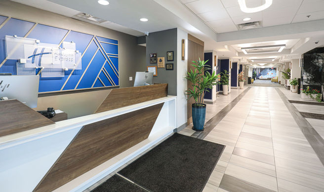 Holiday Inn Express Exterior