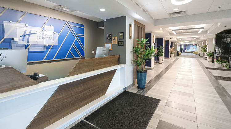 Holiday Inn Express Exterior