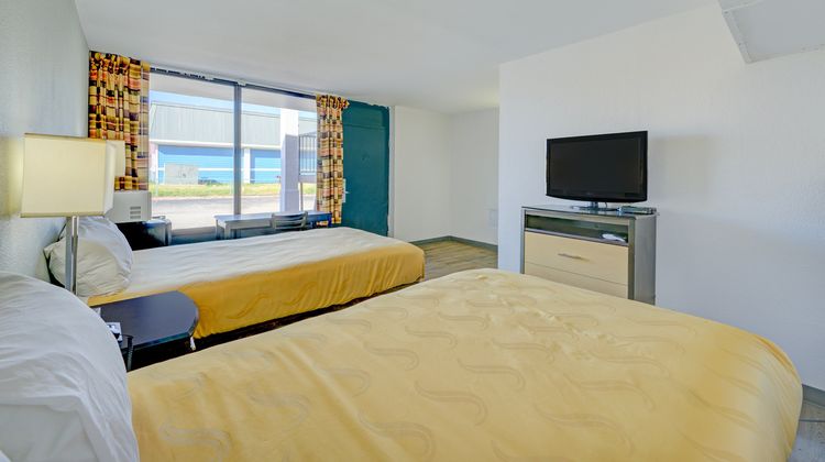 Capital O Travelers Inn Lawton Room