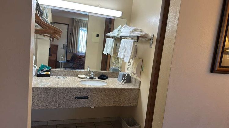 Sundowner Inn Room