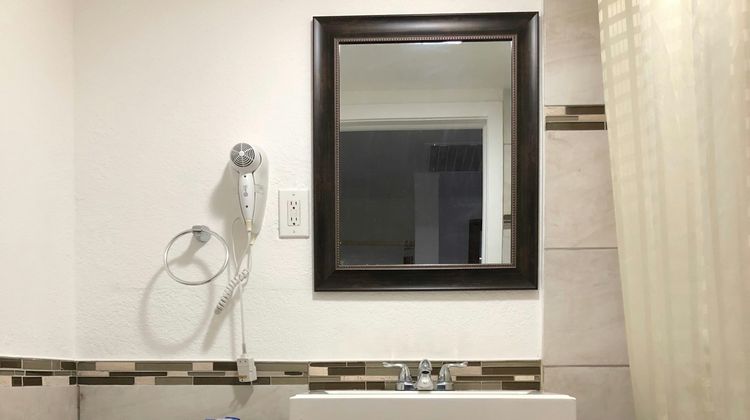 Capital O Budget Inn Ontario Room