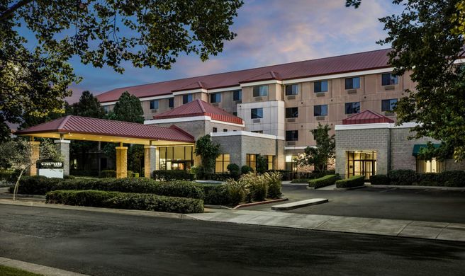 Courtyard Sacramento Midtown Exterior