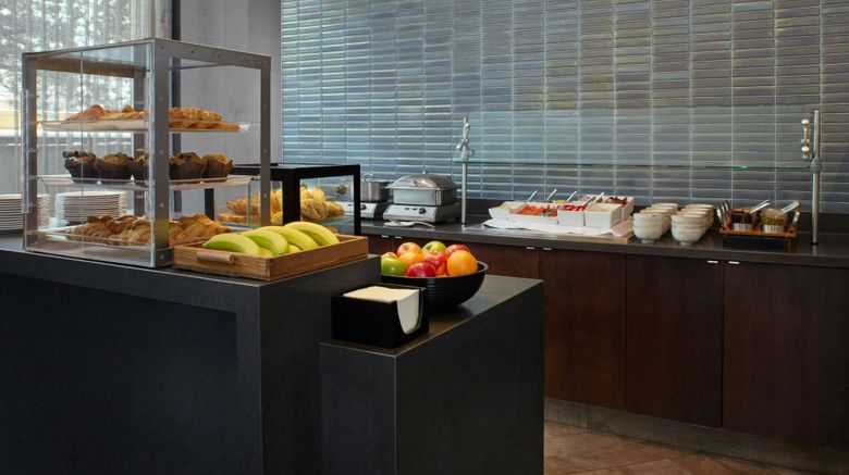<b>Toronto Airport Marriott Hotel Restaurant</b>. Images powered by <a href="https://www.leonardoworldwide.com/" title="Leonardo Worldwide" target="_blank">Leonardo</a>.