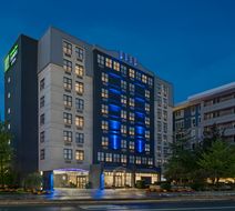 Holiday Inn Express & Suites Exterior
