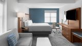 Holiday Inn Express & Suites Suite