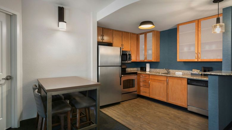<b>Residence Inn Pittsburgh/Monroeville Room</b>. Images powered by <a href="https://www.leonardoworldwide.com/" title="Leonardo Worldwide" target="_blank">Leonardo</a>.