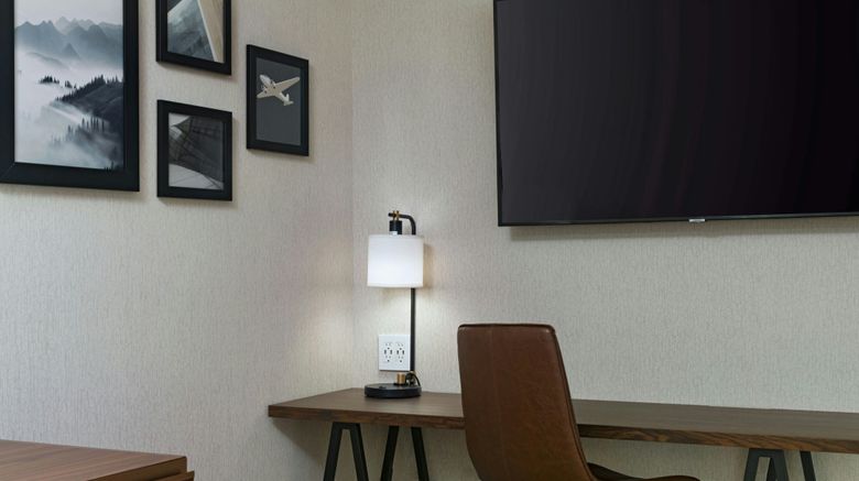 <b>Four Points Austin Airport Suite</b>. Images powered by <a href="https://www.leonardoworldwide.com/" title="Leonardo Worldwide" target="_blank">Leonardo</a>.