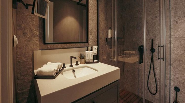 Hovagimyan Hotel and Suites Room
