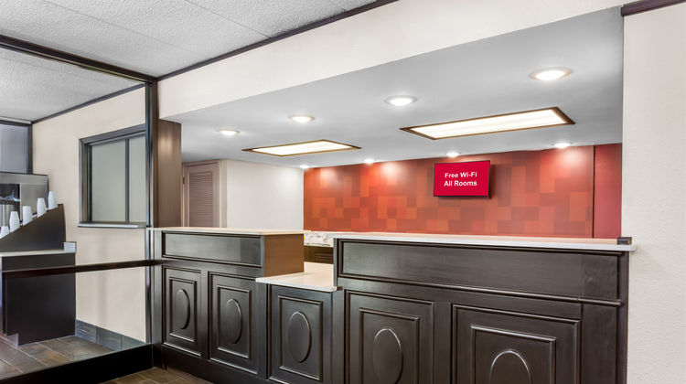Red Roof PLUS+ Chicago - Hoffman Estates Lobby