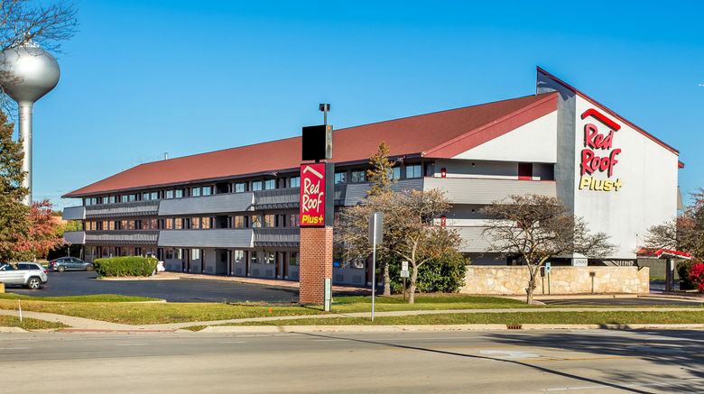 <b>Red Roof PLUS+ Chicago - Hoffman Estates Exterior</b>. Images powered by <a href="https://www.leonardoworldwide.com/" title="Leonardo Worldwide" target="_blank">Leonardo</a>.