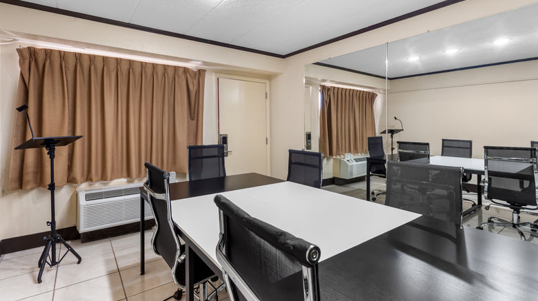 <b>Red Roof PLUS+ Chicago - Hoffman Estates Meeting</b>. Images powered by <a href="https://www.leonardoworldwide.com/" title="Leonardo Worldwide" target="_blank">Leonardo</a>.