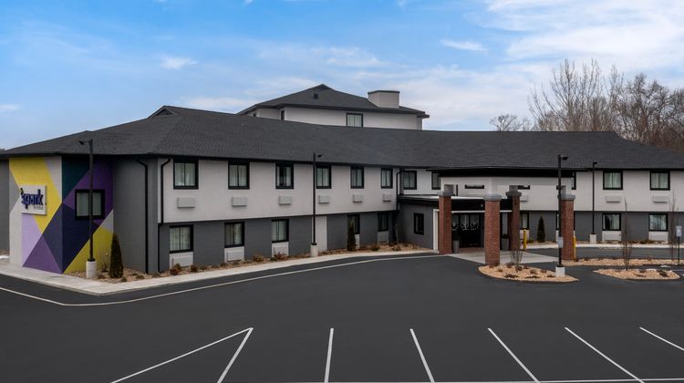 Spark by Hilton Northborough Exterior