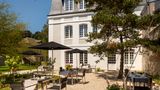 Le Saint-Delis Exterior