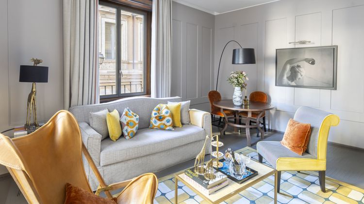 Singer Palace Hotel Suite
