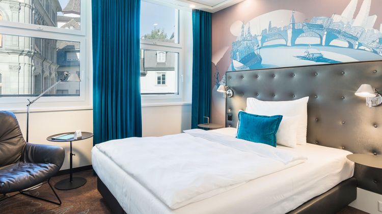 Motel One Basel Room
