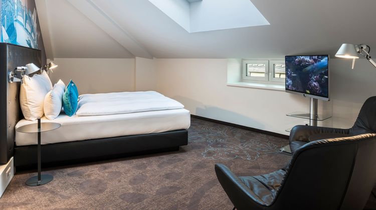 Motel One Basel Room