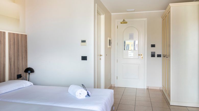 <b>B&B Hotel Pomezia Cortese Room</b>. Images powered by <a href="https://www.leonardoworldwide.com/" title="Leonardo Worldwide" target="_blank">Leonardo</a>.