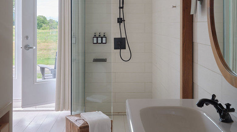 <b>Le Germain Charlevoix Hotel & Spa Room</b>. Images powered by <a href="https://www.leonardoworldwide.com/" title="Leonardo Worldwide" target="_blank">Leonardo</a>.