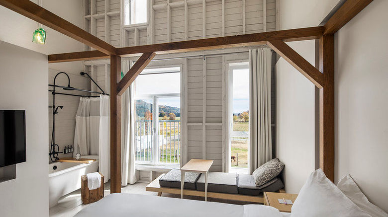 <b>Le Germain Charlevoix Hotel & Spa Room</b>. Images powered by <a href="https://www.leonardoworldwide.com/" title="Leonardo Worldwide" target="_blank">Leonardo</a>.