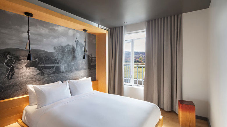 <b>Le Germain Charlevoix Hotel & Spa Suite</b>. Images powered by <a href="https://www.leonardoworldwide.com/" title="Leonardo Worldwide" target="_blank">Leonardo</a>.