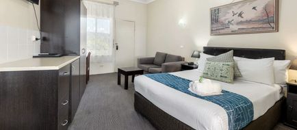Sanctuary Resort Motor Inn Room
