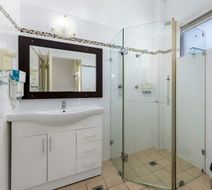 Sanctuary Resort Motor Inn Room