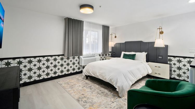 Casablanca Inn Room