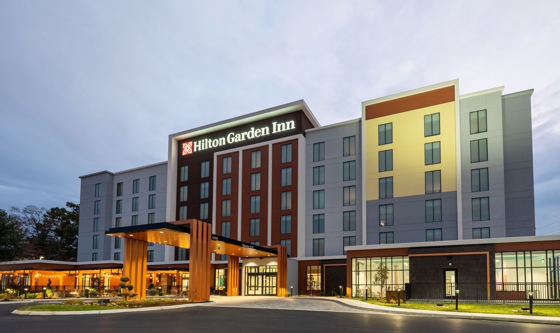 Hilton Garden Inn Flushing LaGuardia Exterior