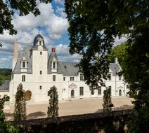 Chateau Louise de la Valliere Exterior