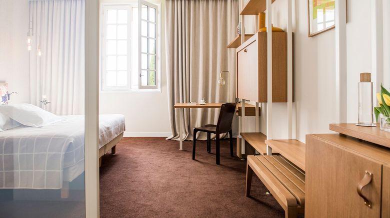 <b>Chateau Cordeillan-Bages Room</b>. Images powered by <a href="https://www.leonardoworldwide.com/" title="Leonardo Worldwide" target="_blank">Leonardo</a>.