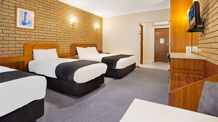Manifold Motor Inn Room