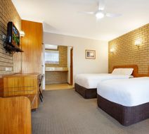 Manifold Motor Inn Room