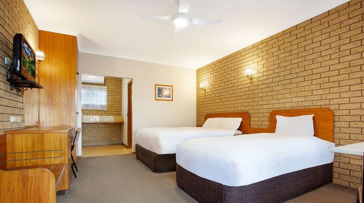 Manifold Motor Inn Room