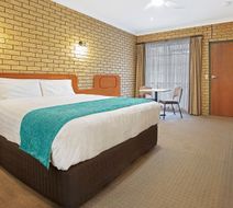 Manifold Motor Inn Room