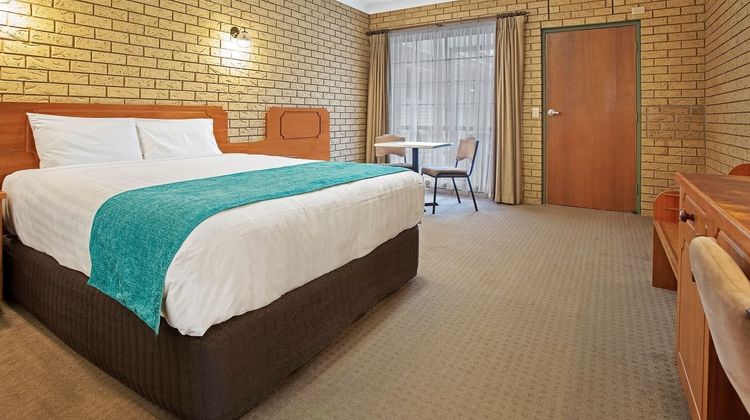 Manifold Motor Inn Room