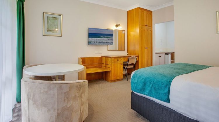 Manifold Motor Inn Room