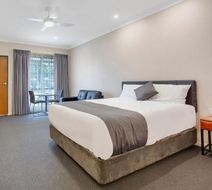 Manifold Motor Inn Room